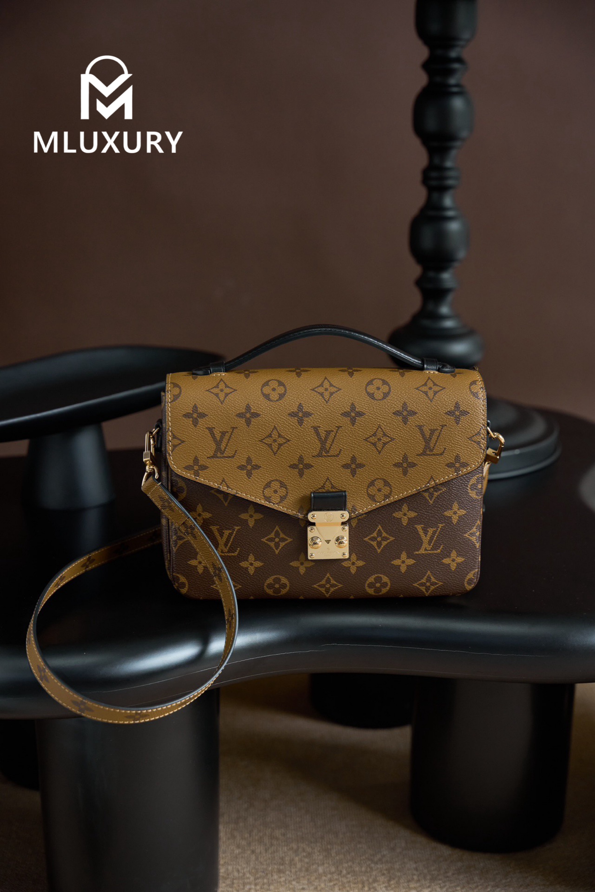 LOUIS VUITTON Pochette Metis Handbag