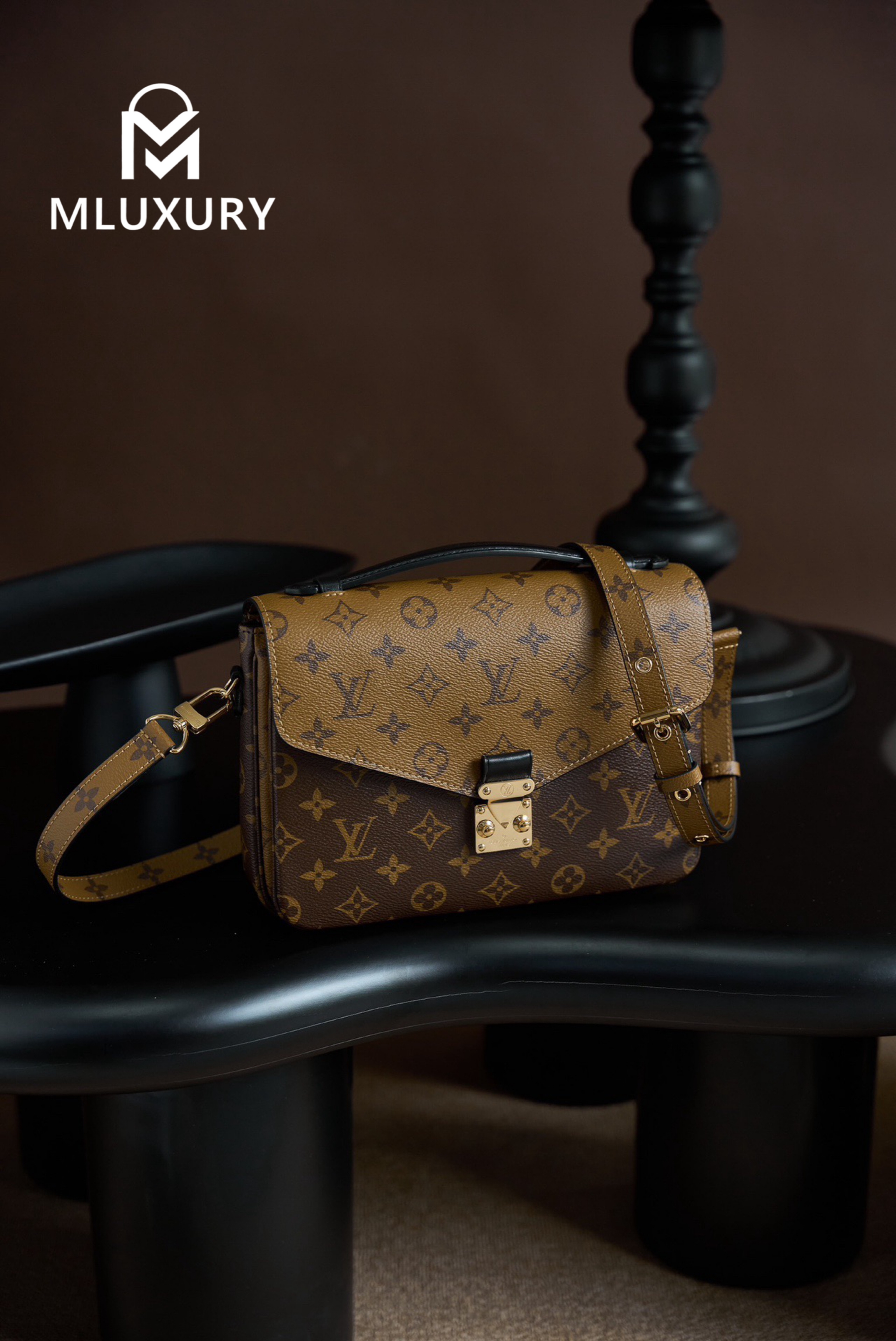 LOUIS VUITTON Pochette Metis Handbag