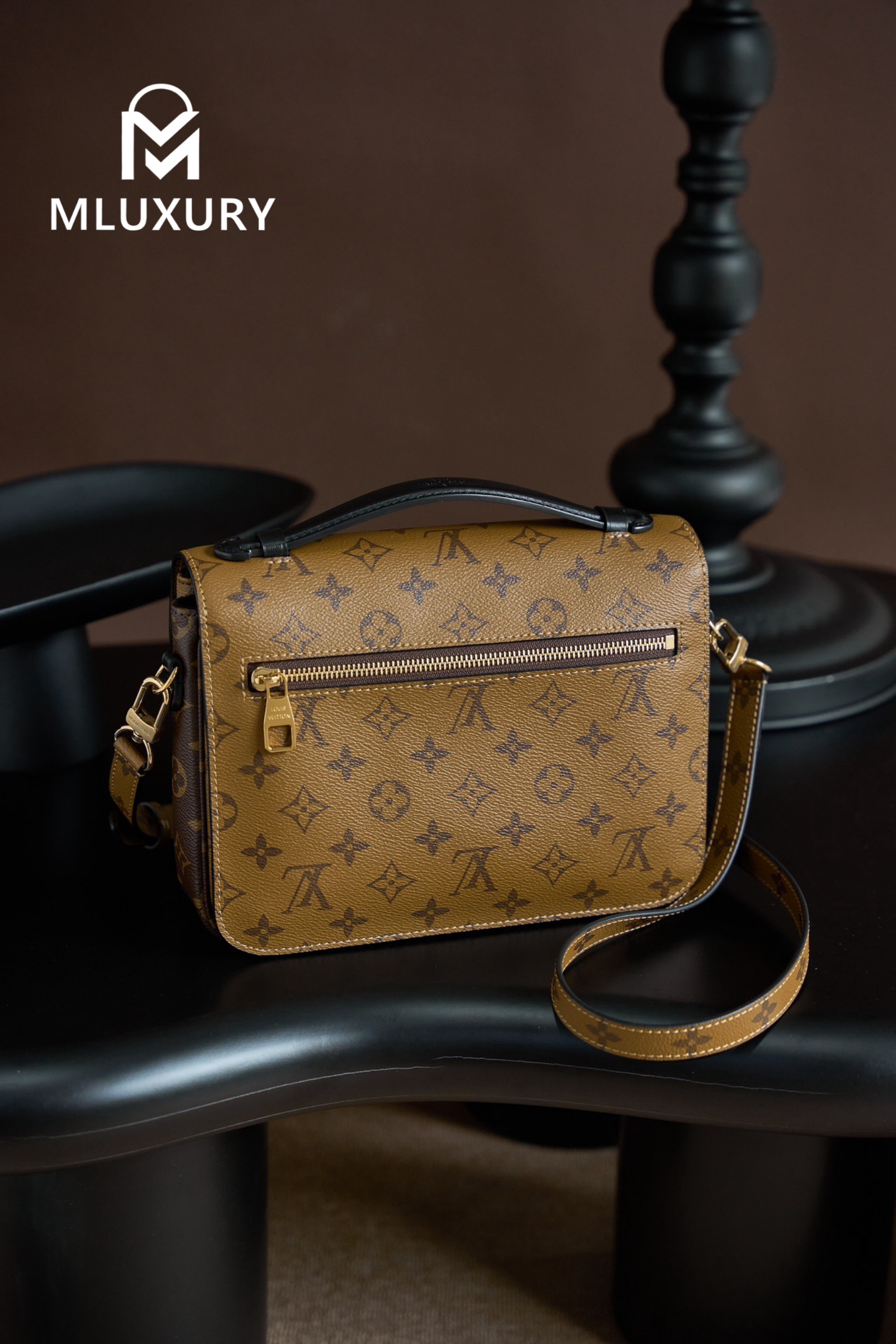 LOUIS VUITTON Pochette Metis Handbag