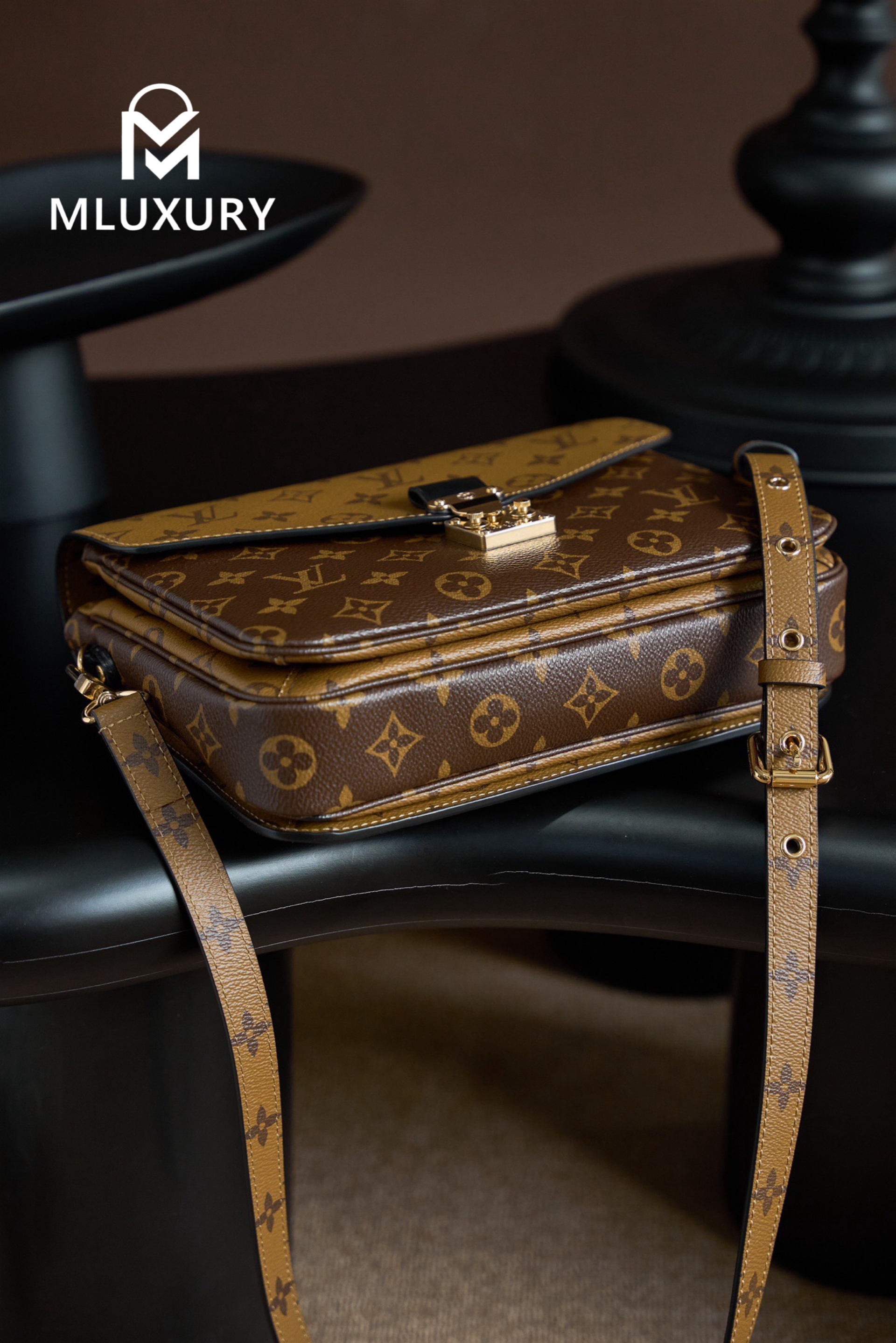 LOUIS VUITTON Pochette Metis Handbag