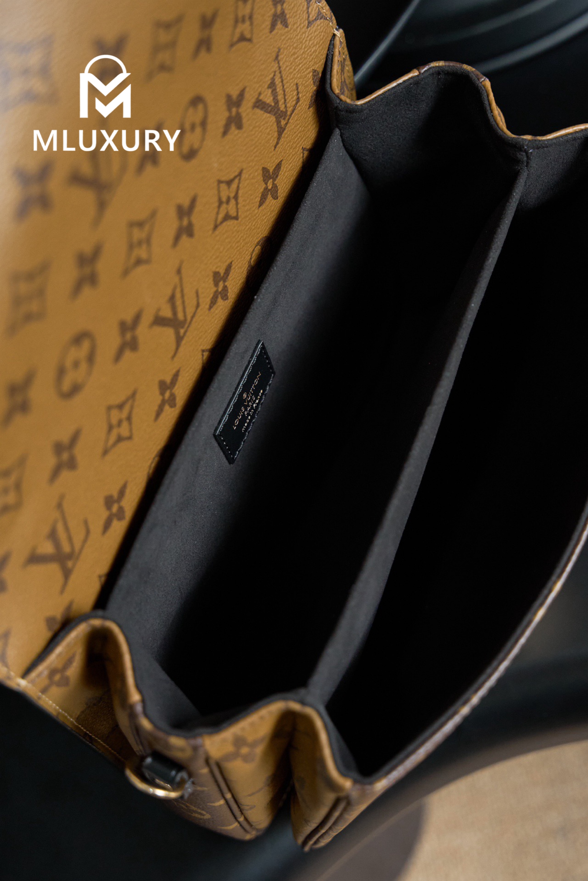 LOUIS VUITTON Pochette Metis Handbag