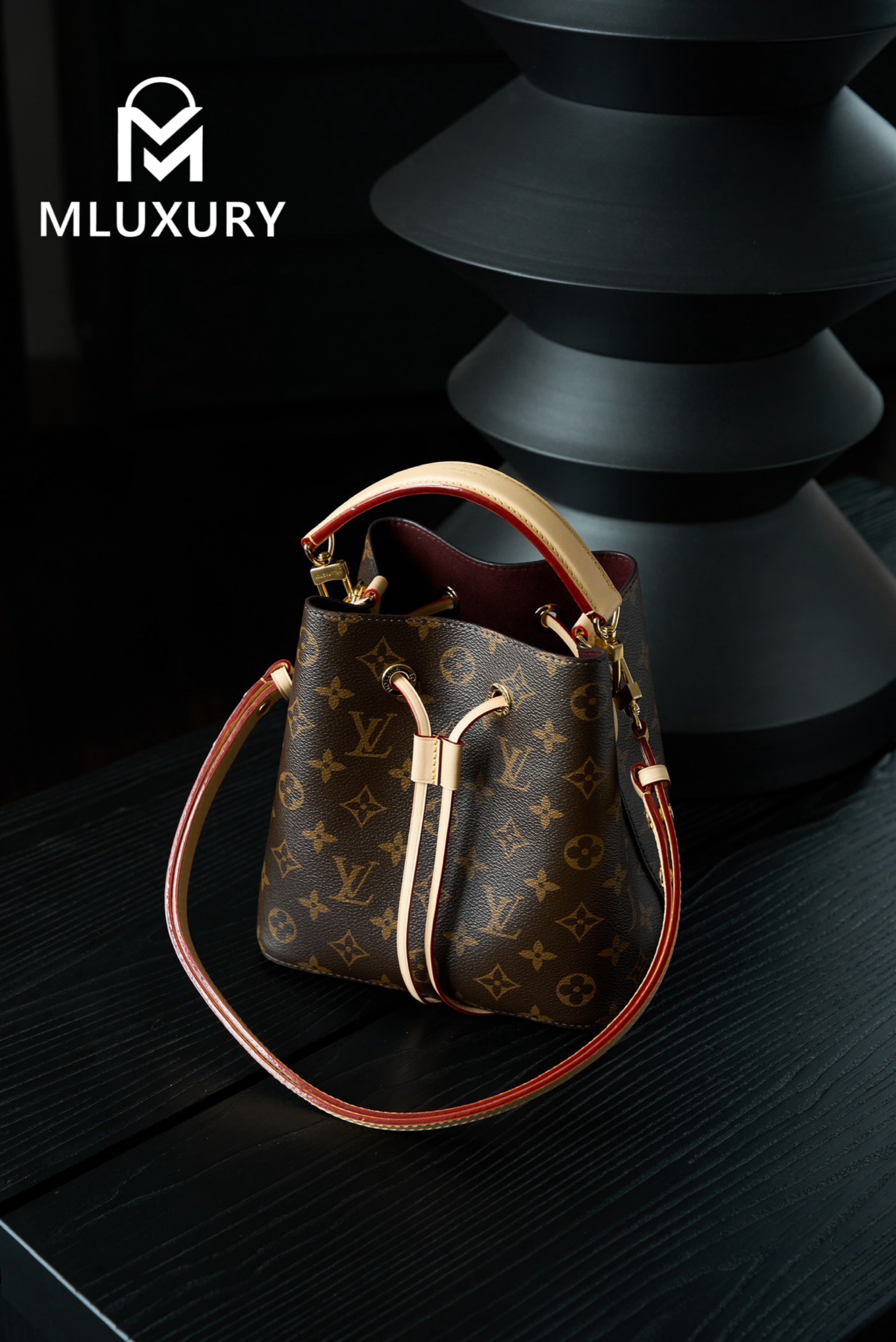 LOUIS VUITTON New NéOnoé BB Mini Bucket Bag