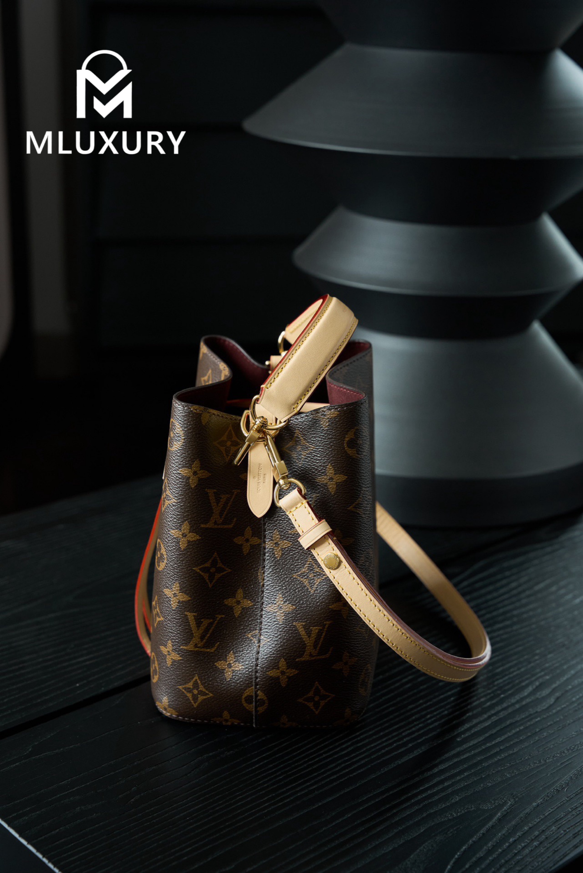 LOUIS VUITTON New NéOnoé BB Mini Bucket Bag