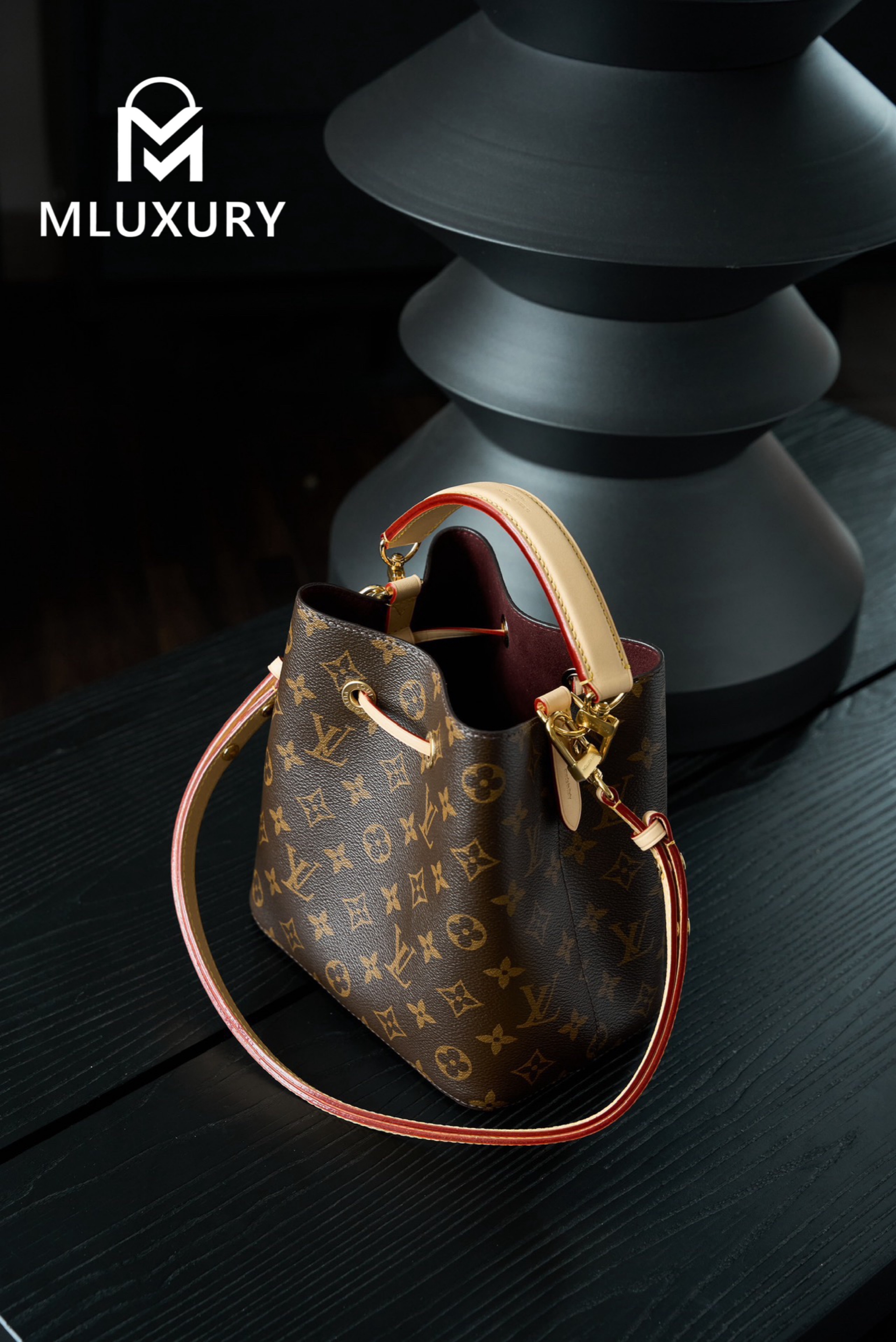 LOUIS VUITTON New NéOnoé BB Mini Bucket Bag
