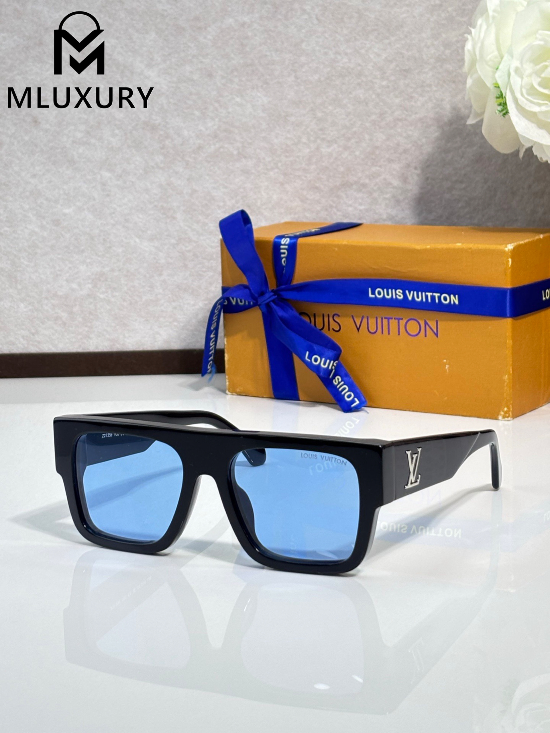 LOUIS VUITTON Z2707E