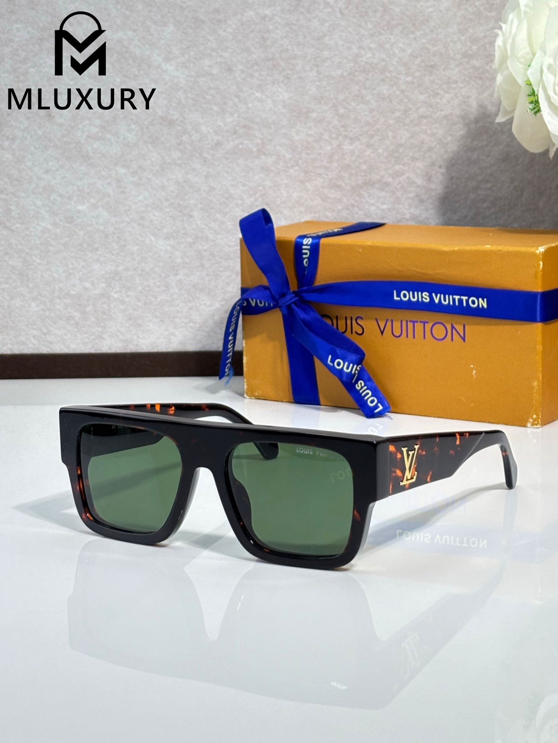 LOUIS VUITTON Z2707E
