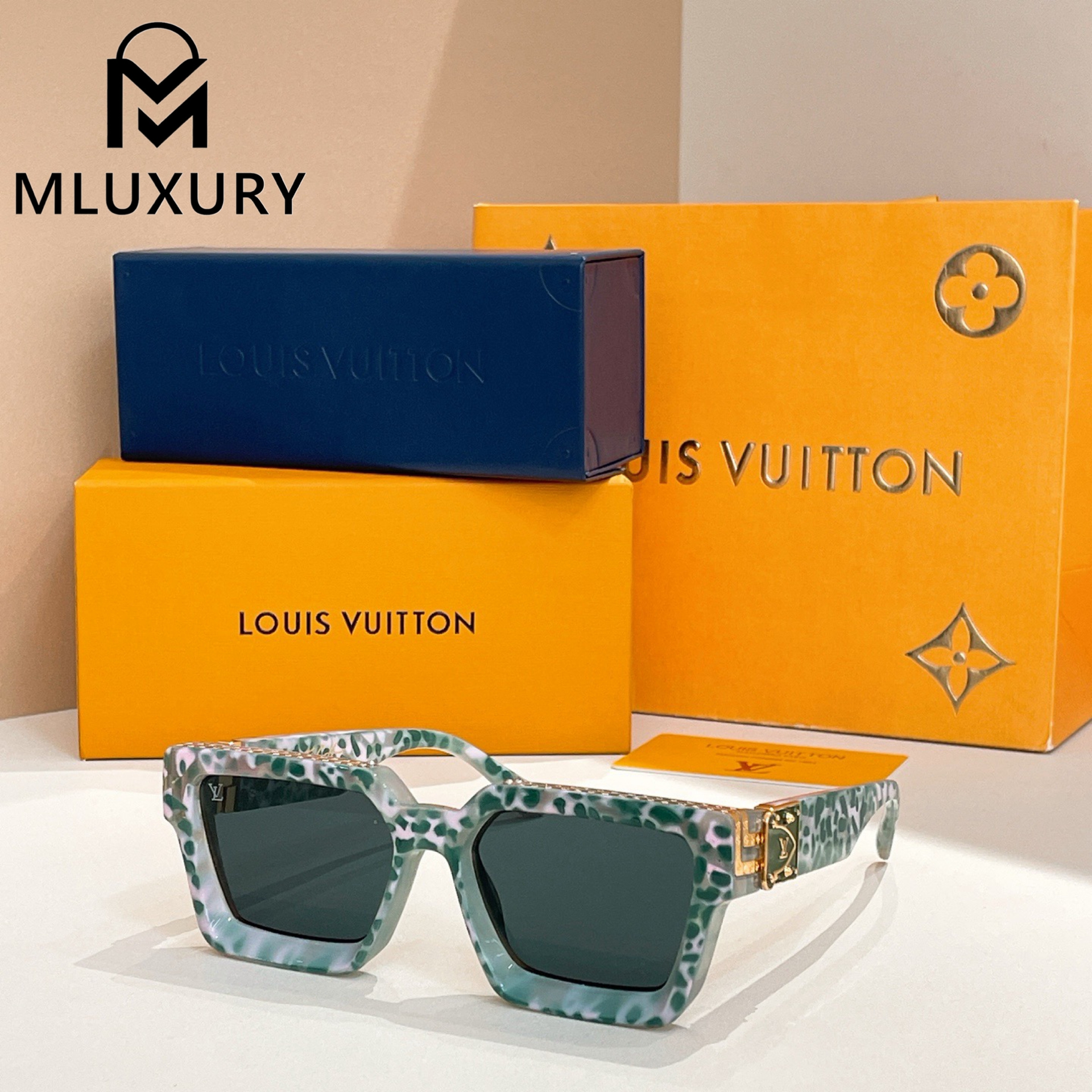 LOUIS VUITTON M96006WN