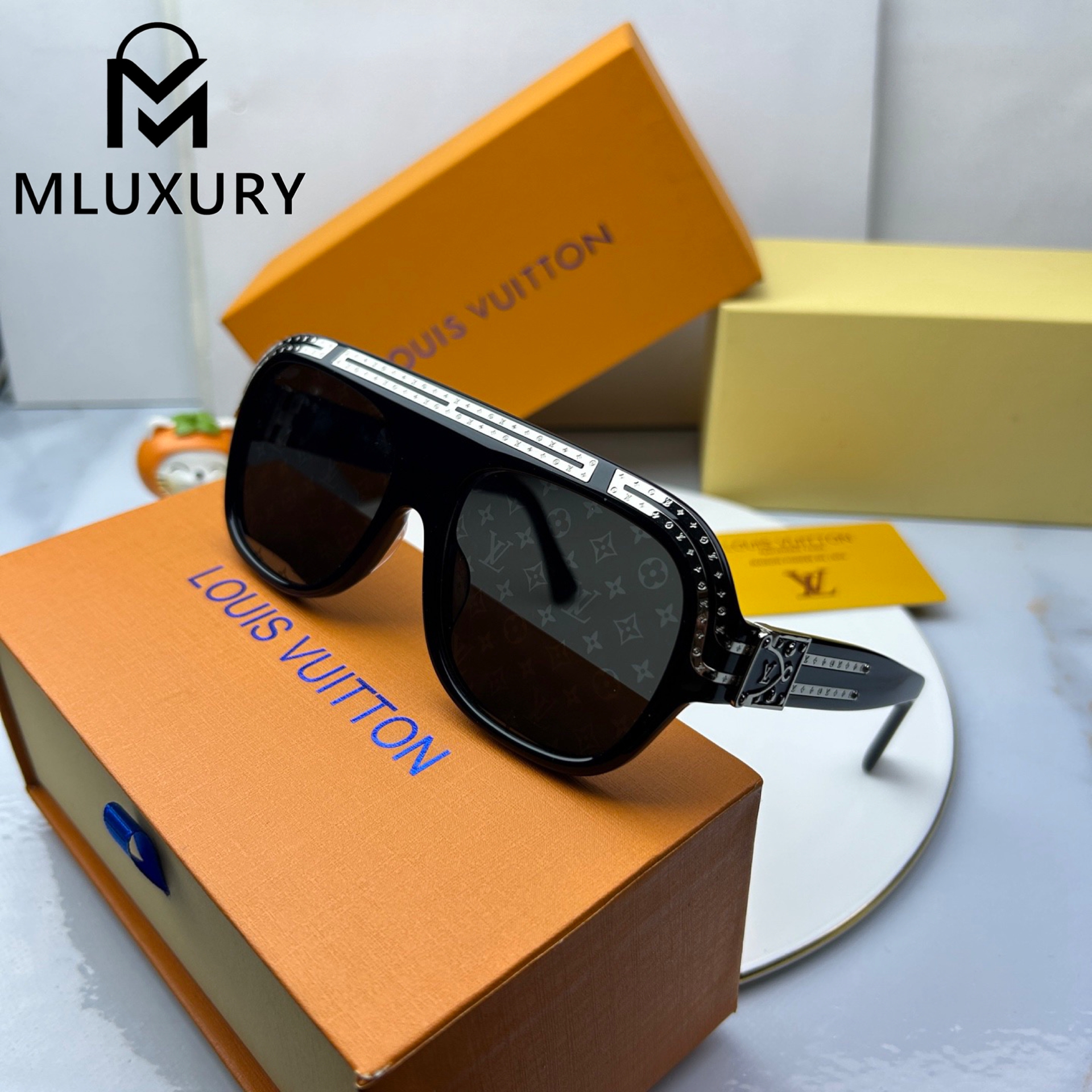 LOUIS VUITTON Z2517U