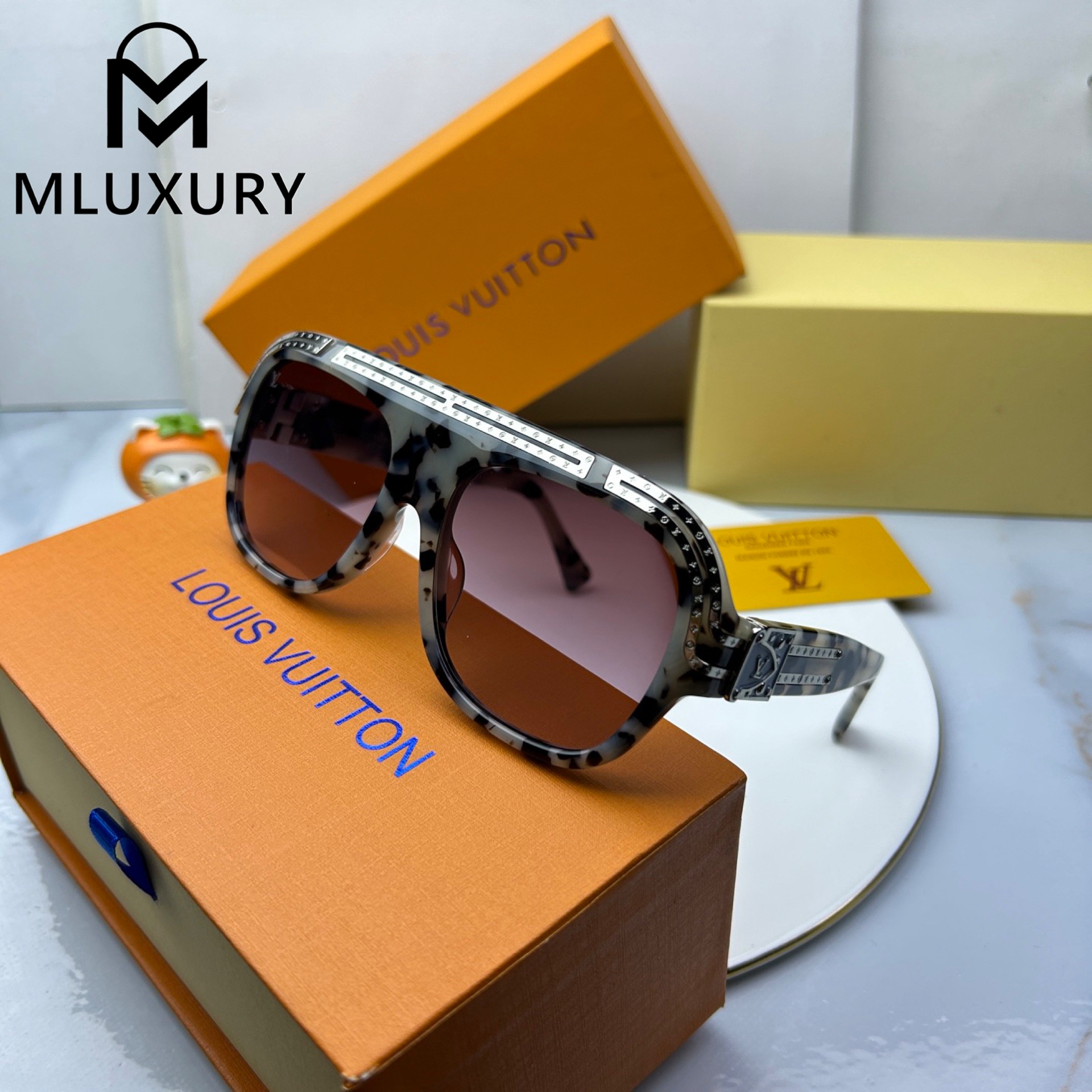 LOUIS VUITTON Z2517U