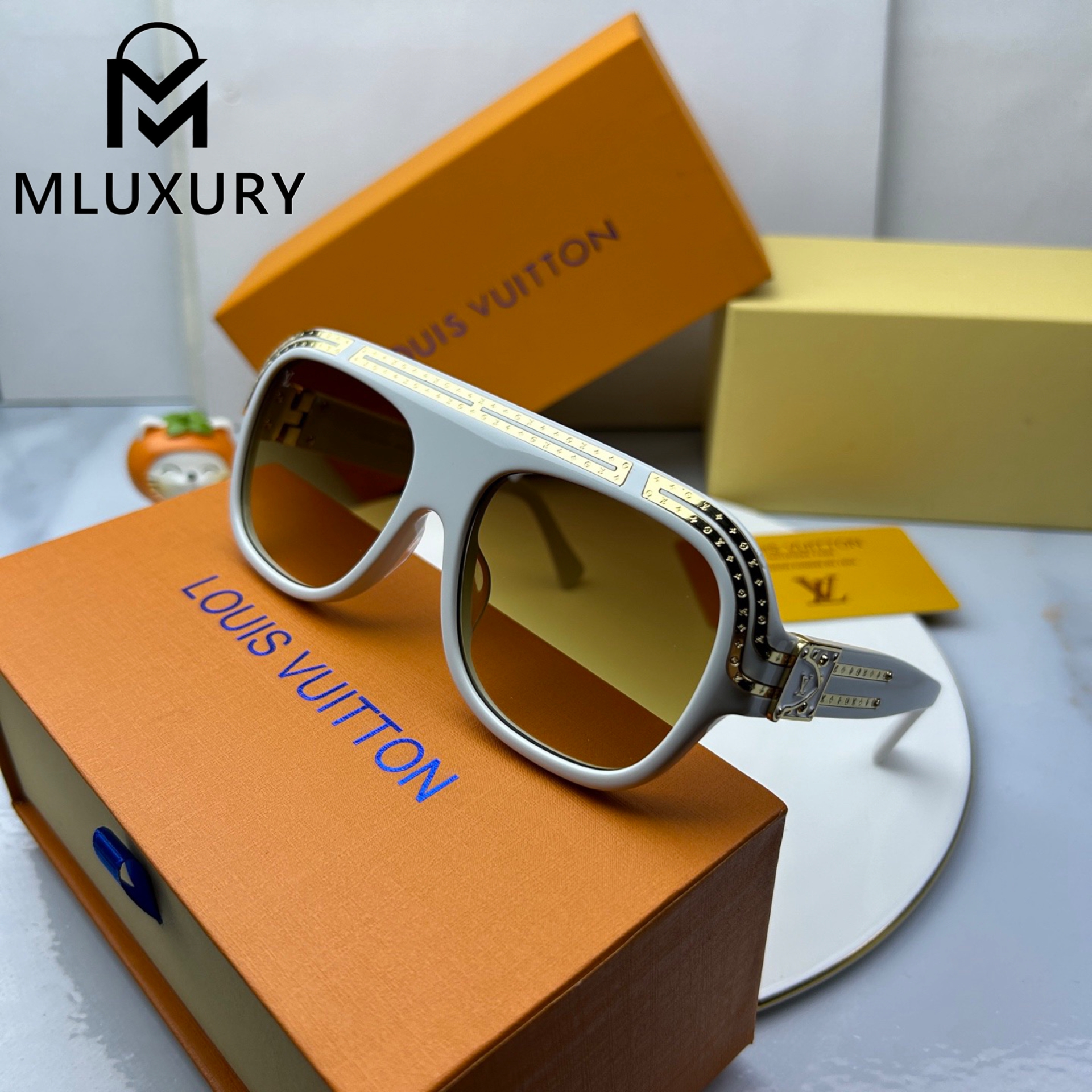 LOUIS VUITTON Z2517U