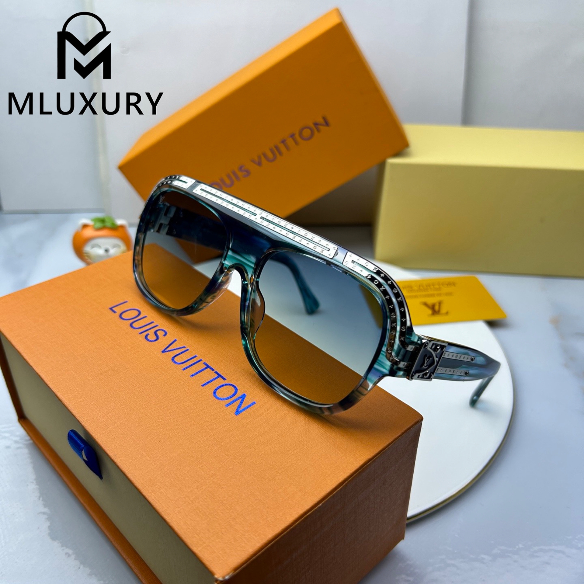 LOUIS VUITTON Z2517U