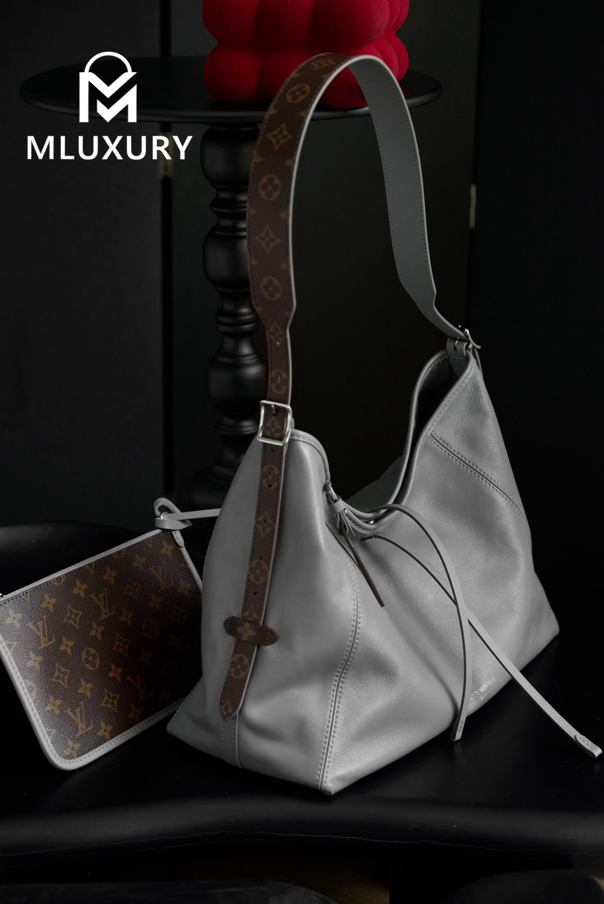 LOUIS VUITTON CARRYALL DARK Medium Handbag