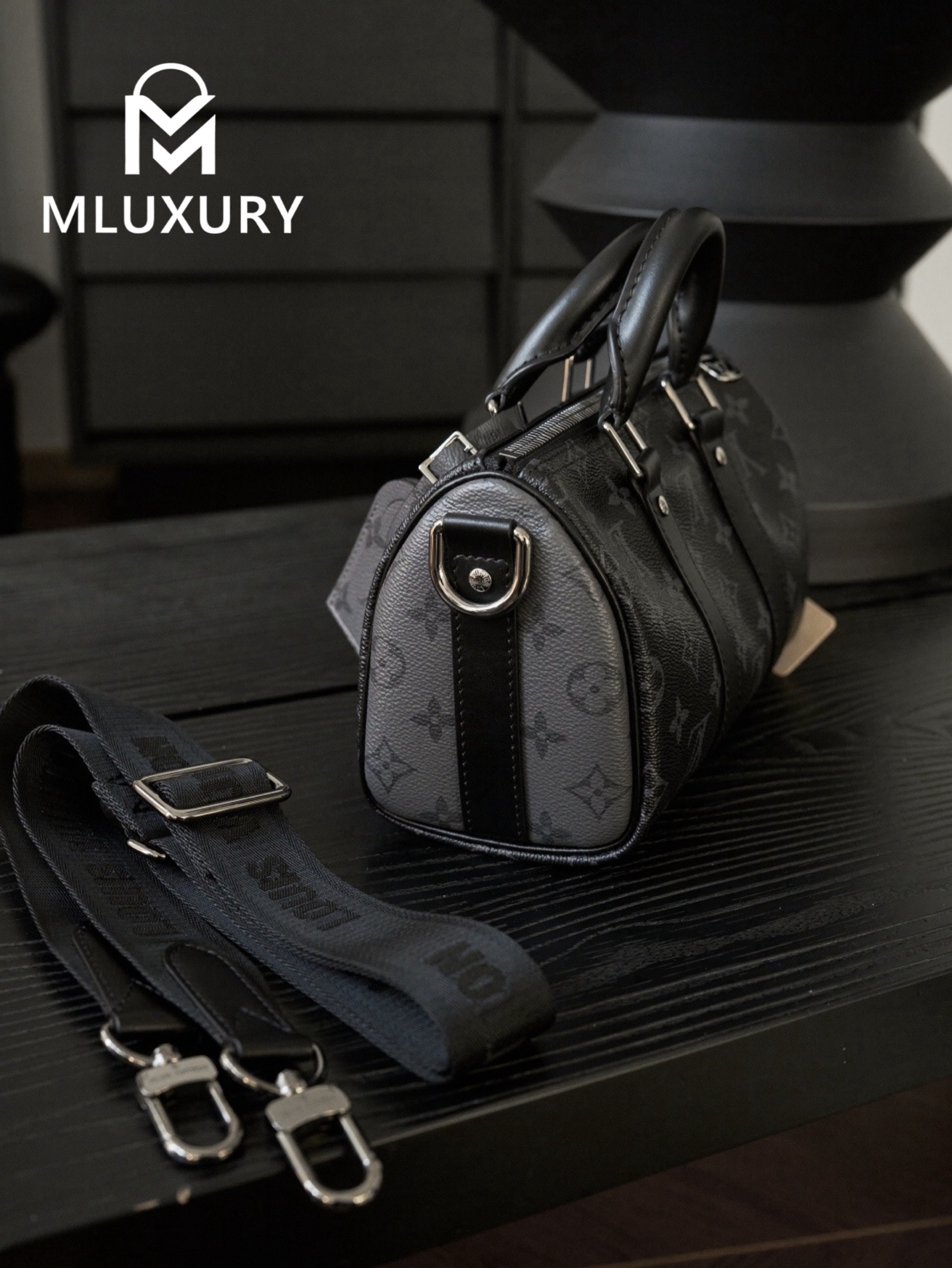 LOUIS VUITTON KEEPALL BANDOULIERE 25 Handbag