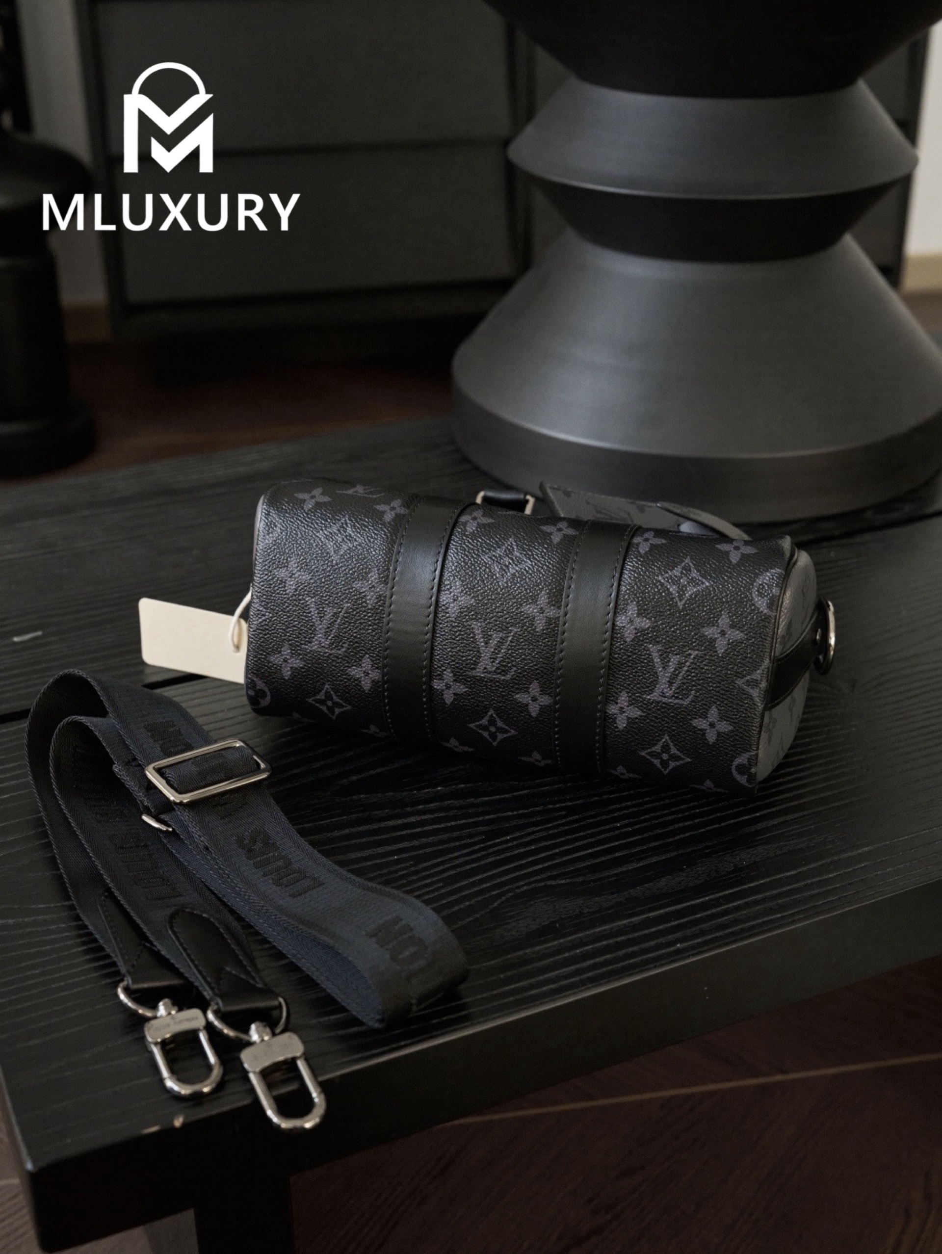 LOUIS VUITTON KEEPALL BANDOULIERE 25 Handbag