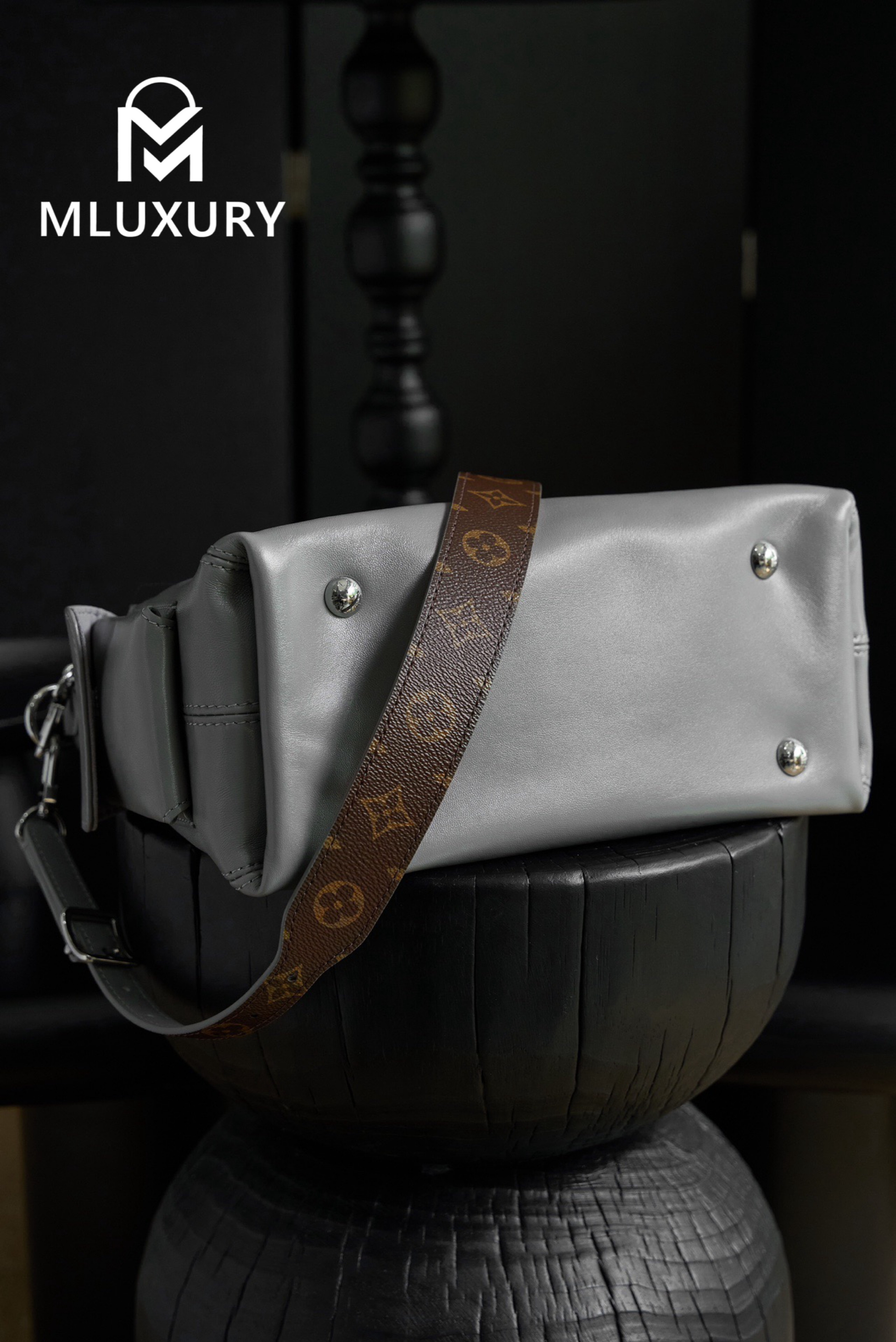 LOUIS VUITTON CARRYFULL DARK (small size)