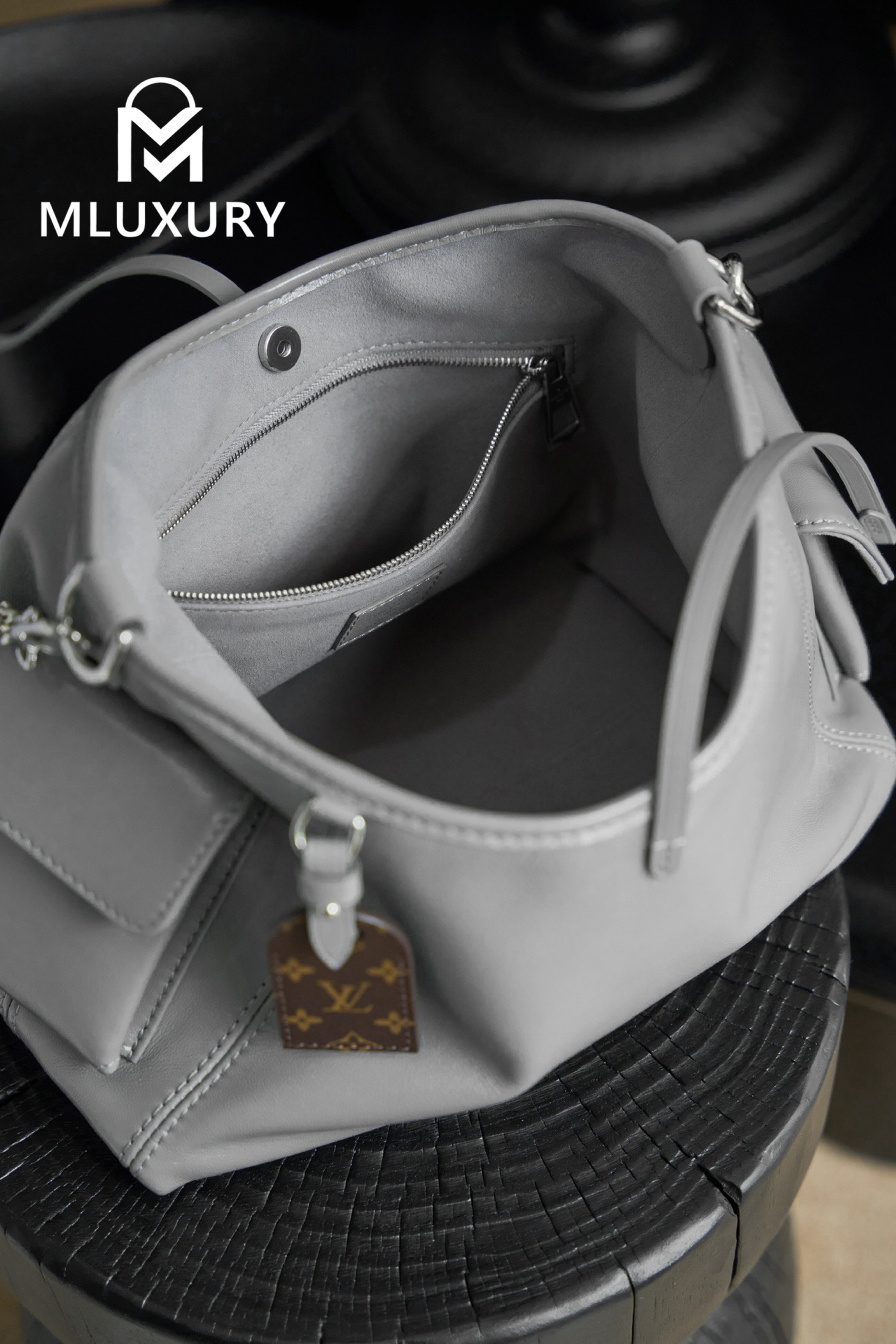 LOUIS VUITTON CARRYFULL DARK (small size)