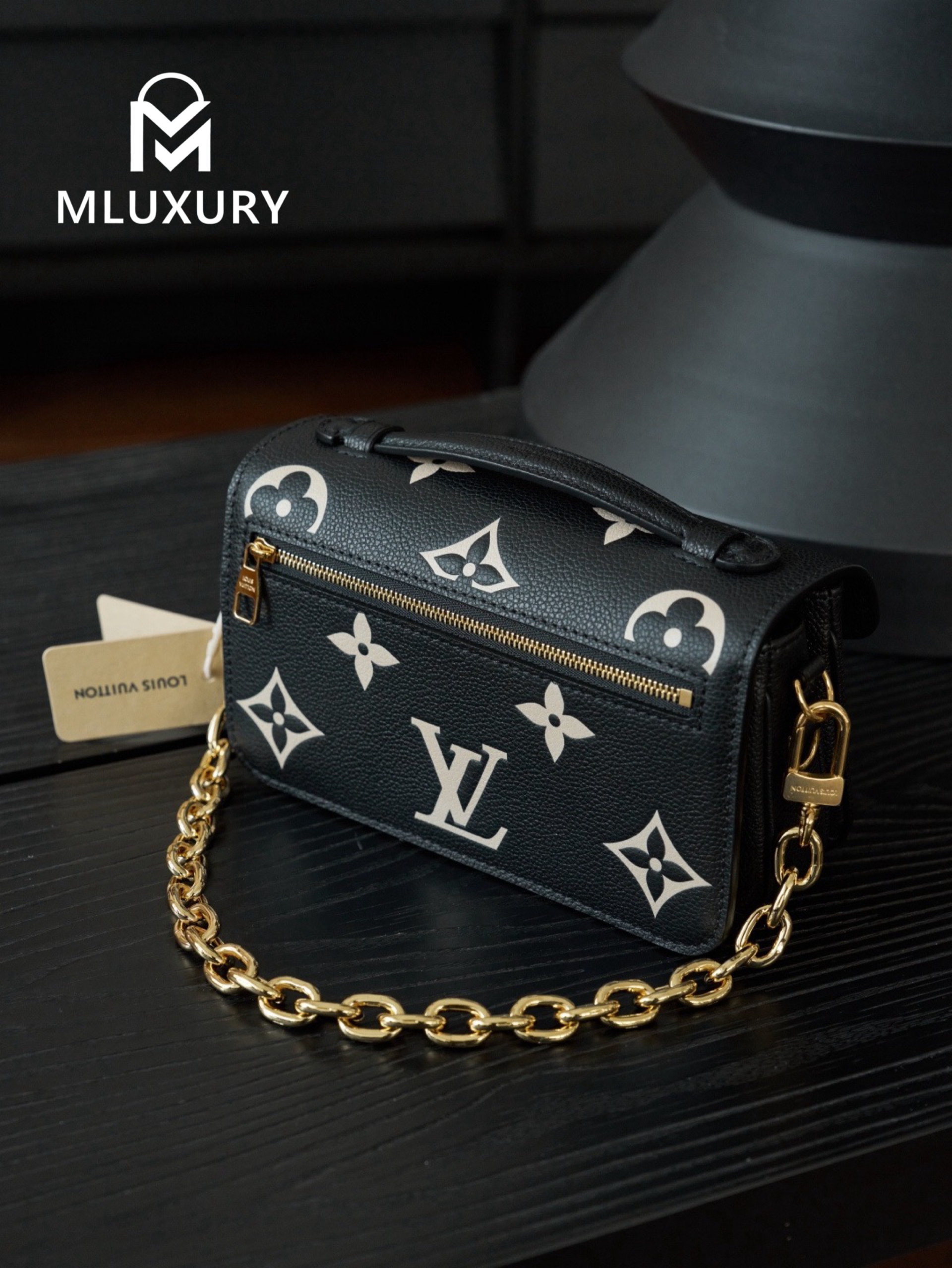 LOUIS VUITTON POCHETTE METIS EAST WEST, Black