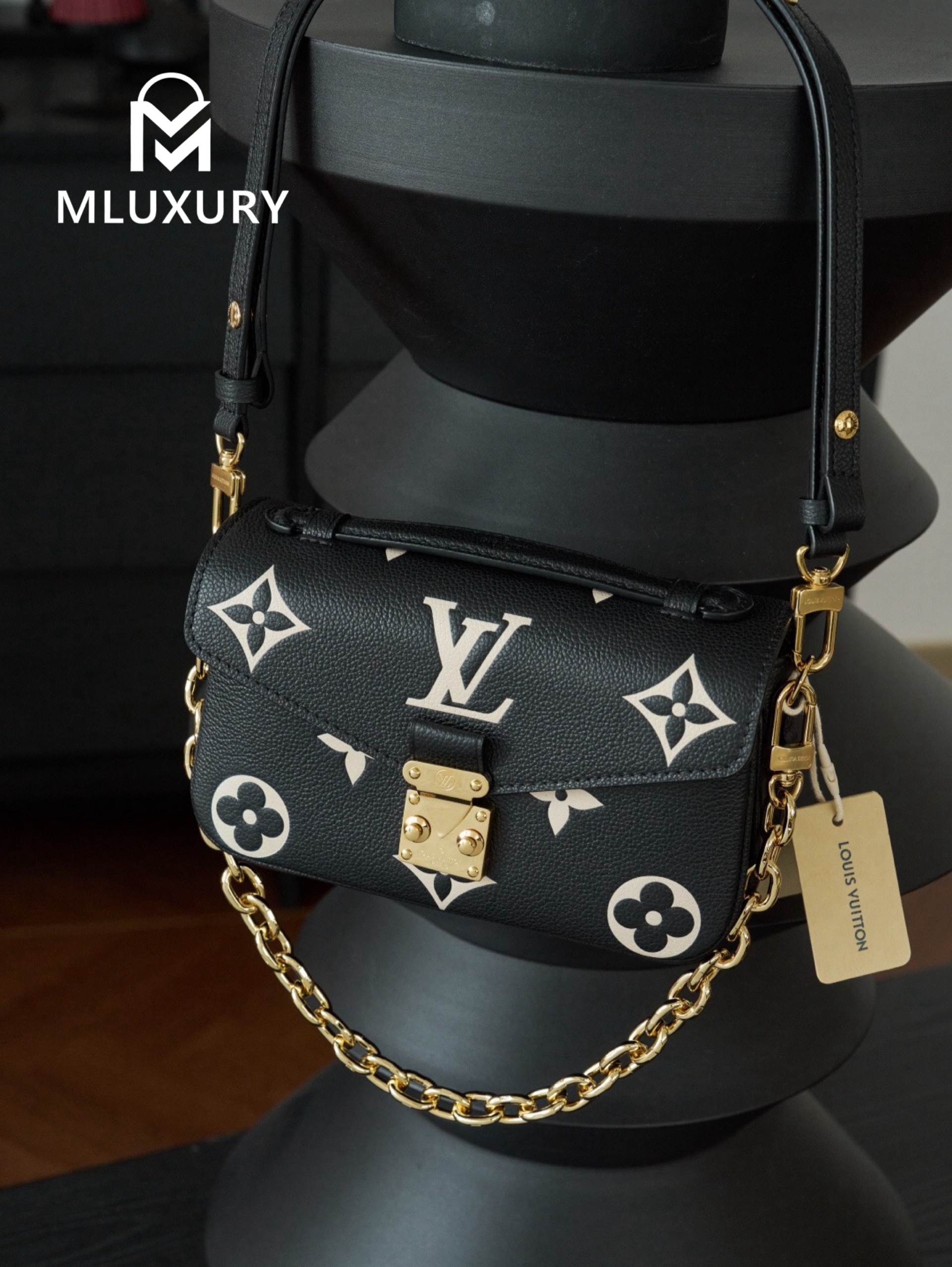 LOUIS VUITTON POCHETTE METIS EAST WEST, Black
