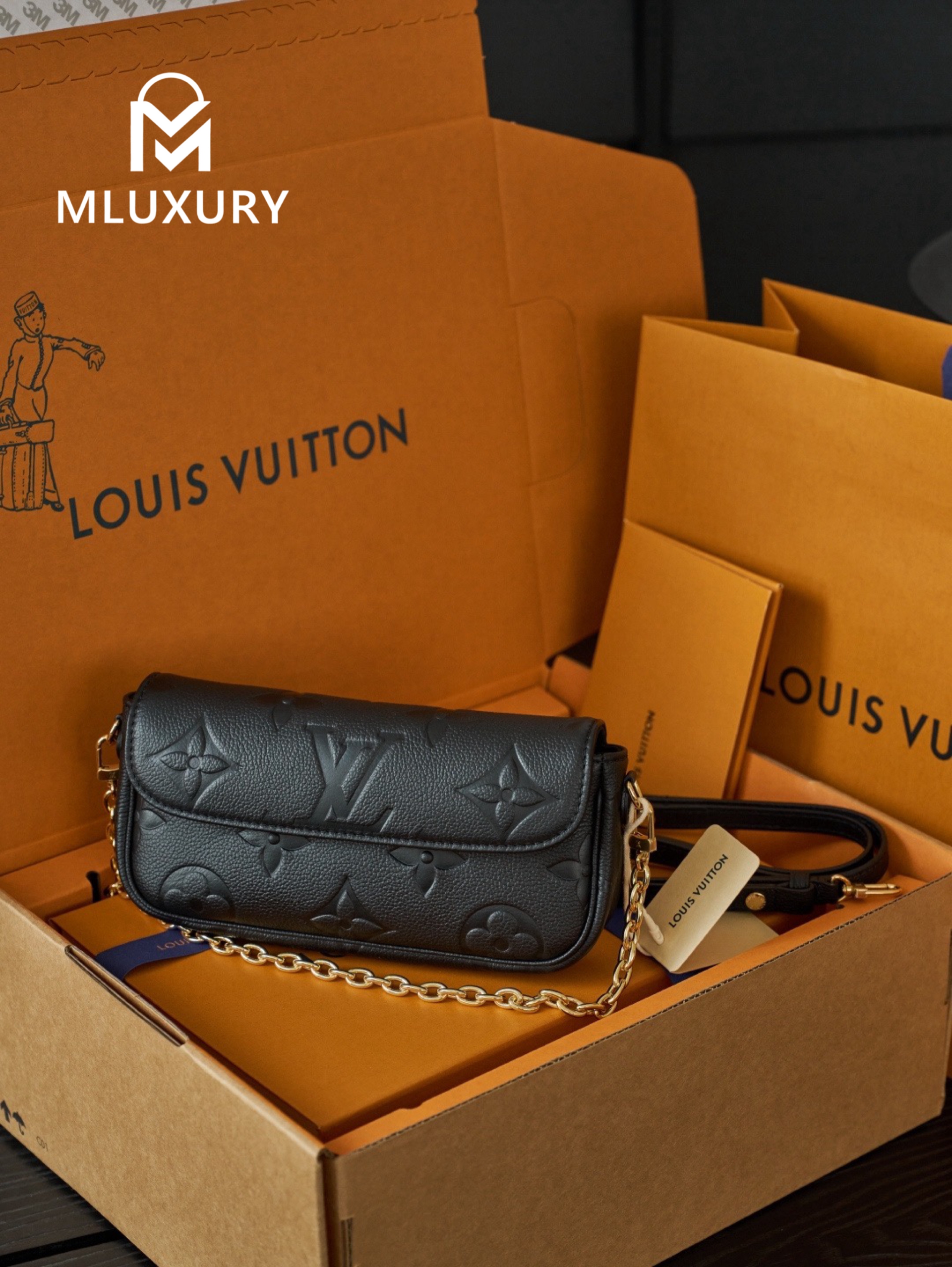 LOUIS VUITTON WALLET ON CHAIN ​​IVY , Black Calfskin