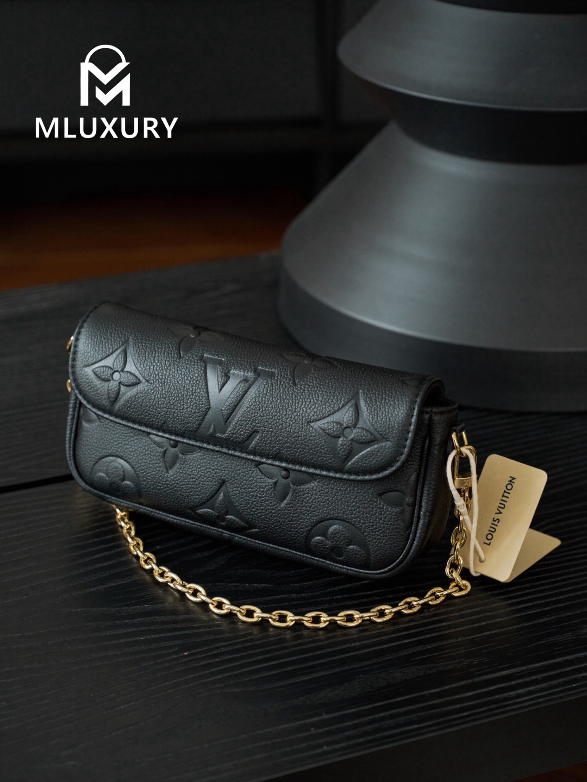 LOUIS VUITTON WALLET ON CHAIN ​​IVY , Black Calfskin