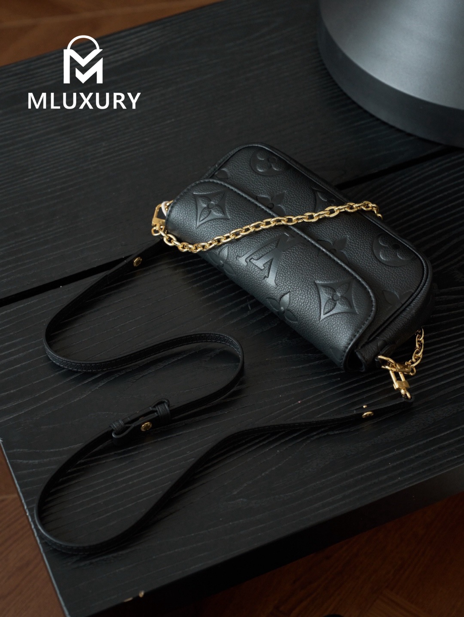 LOUIS VUITTON WALLET ON CHAIN ​​IVY , Black Calfskin