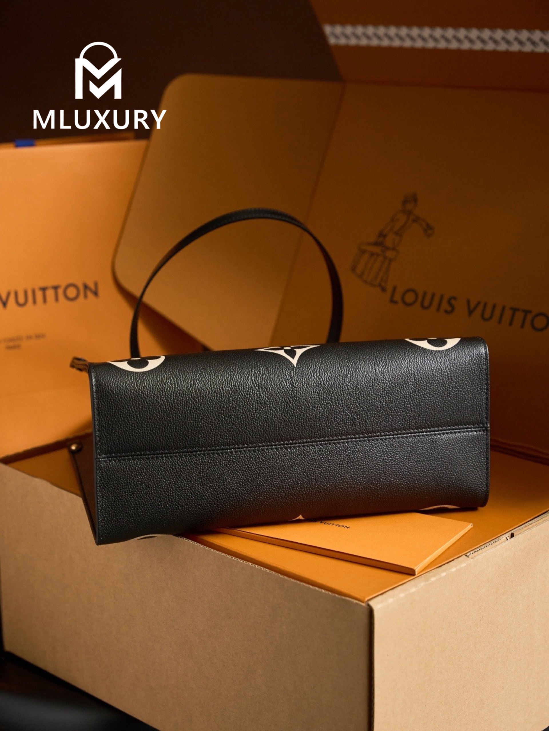 LOUIS VUITTON ONTHEGO Medium, Black