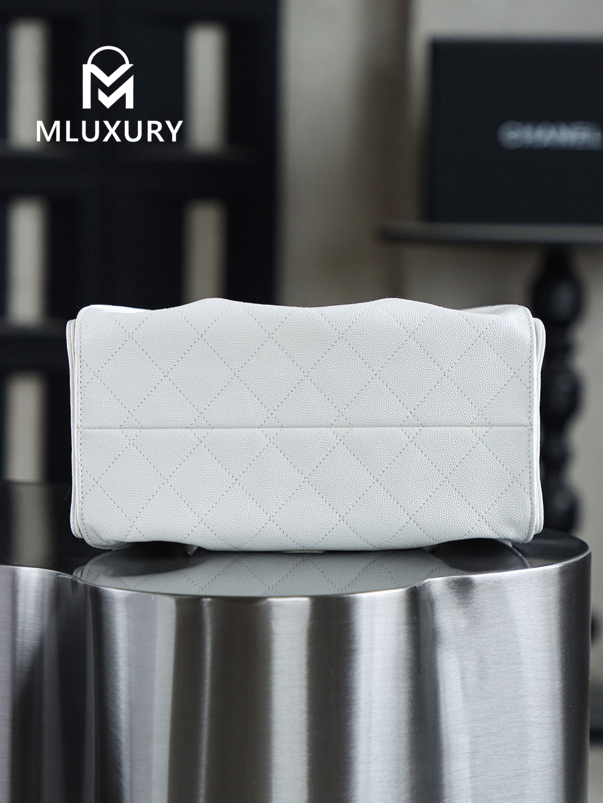 CHANEL 25bag (Small), White