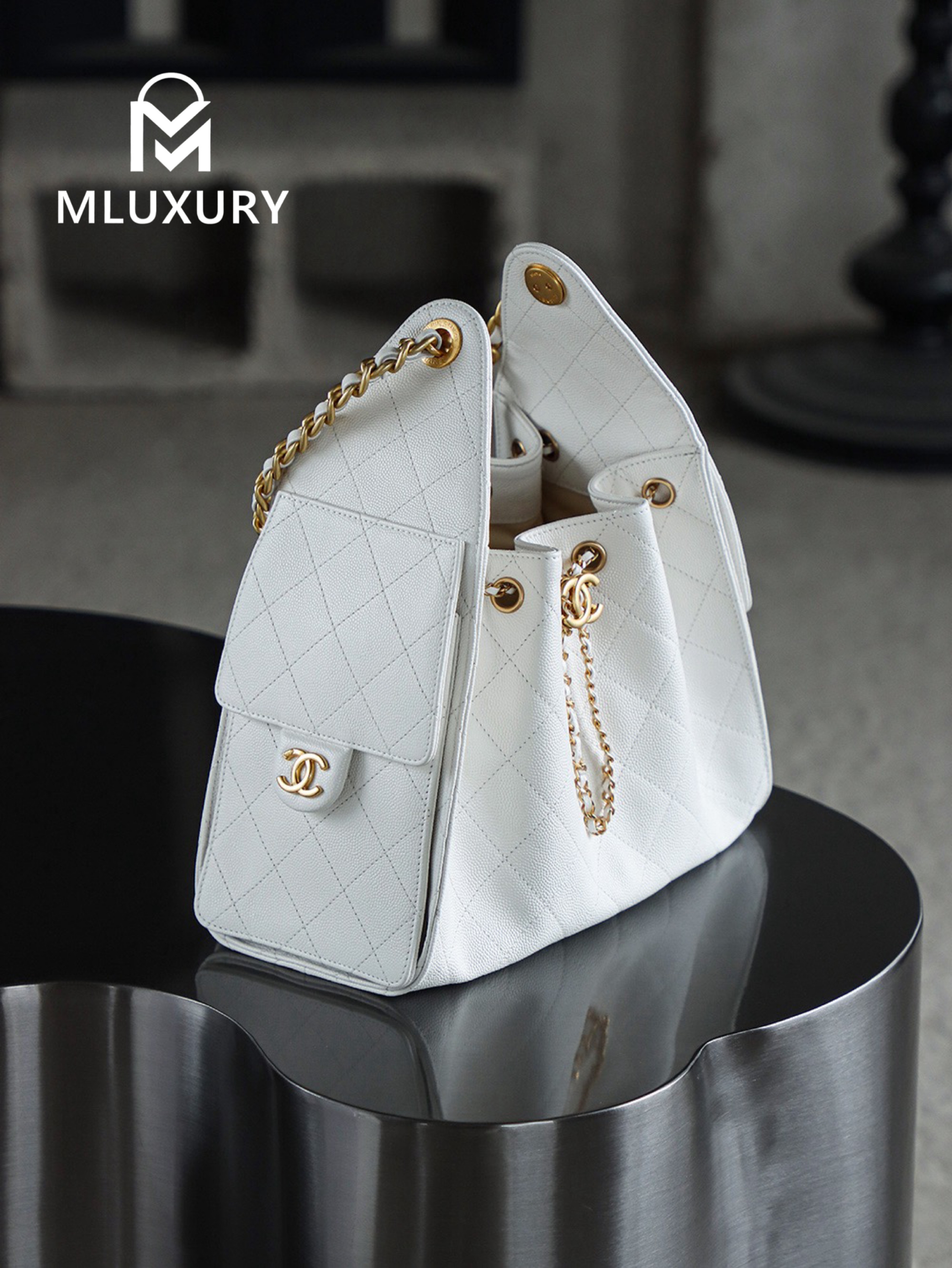 CHANEL 25bag (Small), White