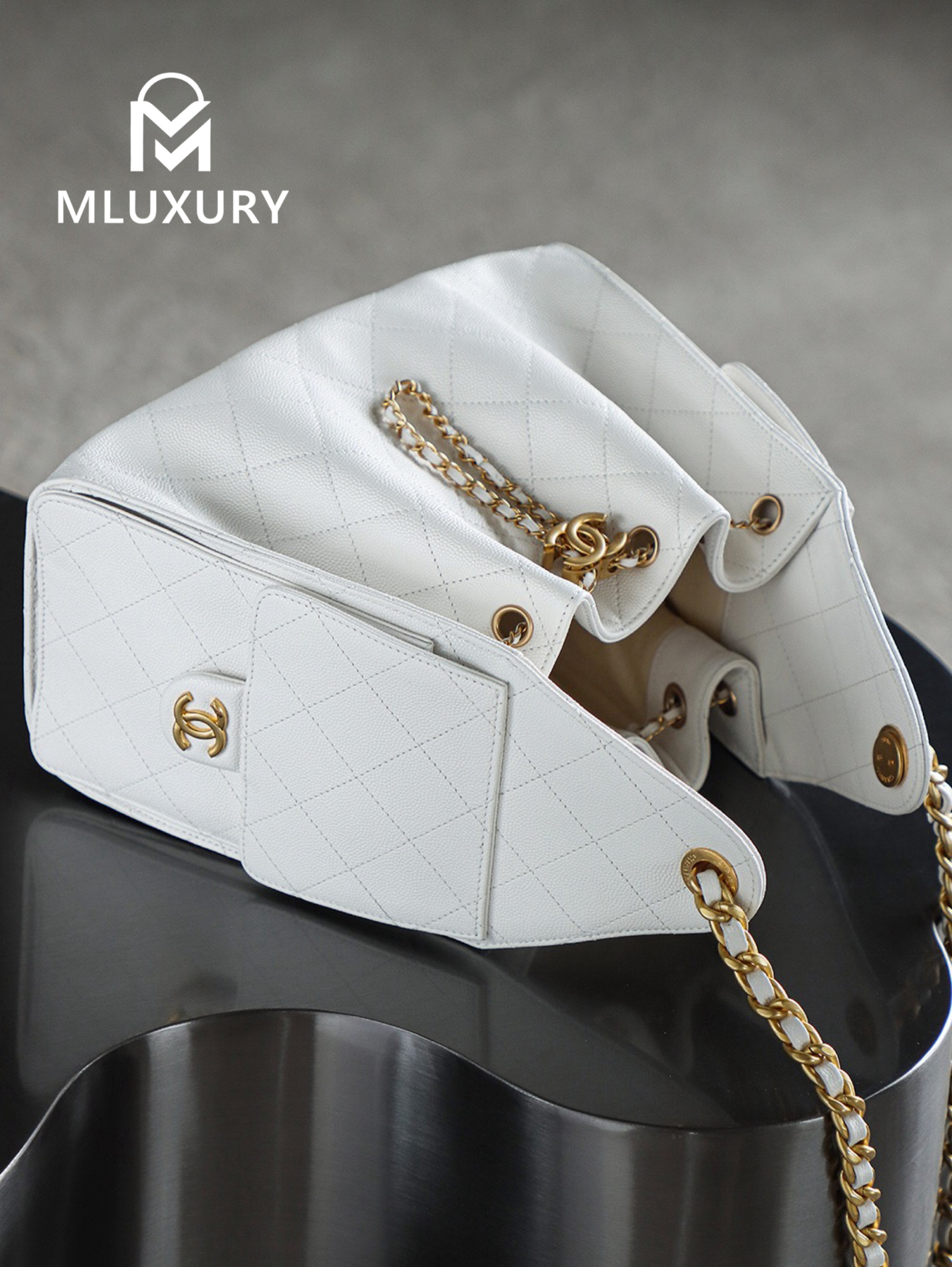 CHANEL 25bag (Small), White