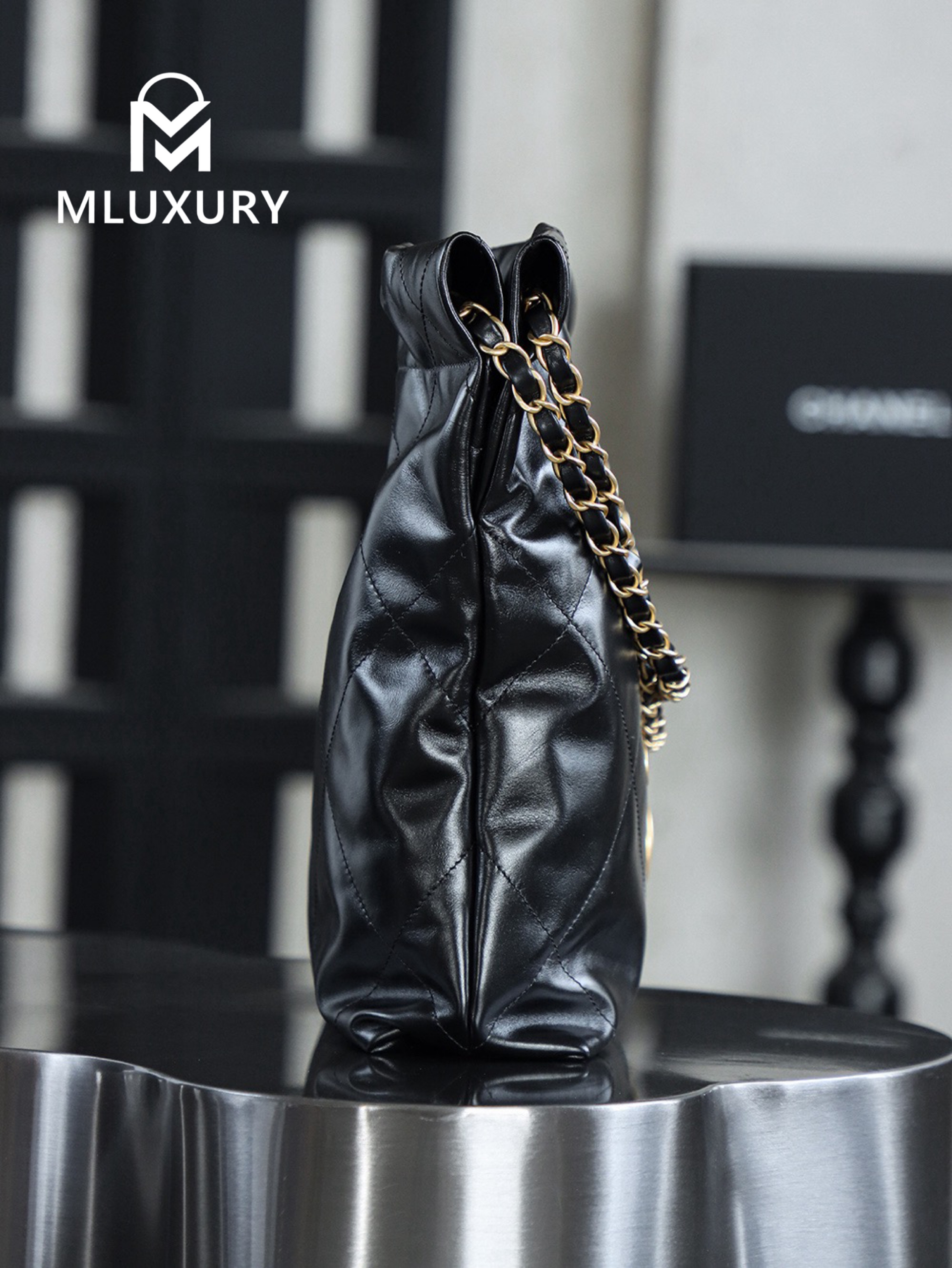 CHANEL 22 BAG (Small Size), Black&Gold