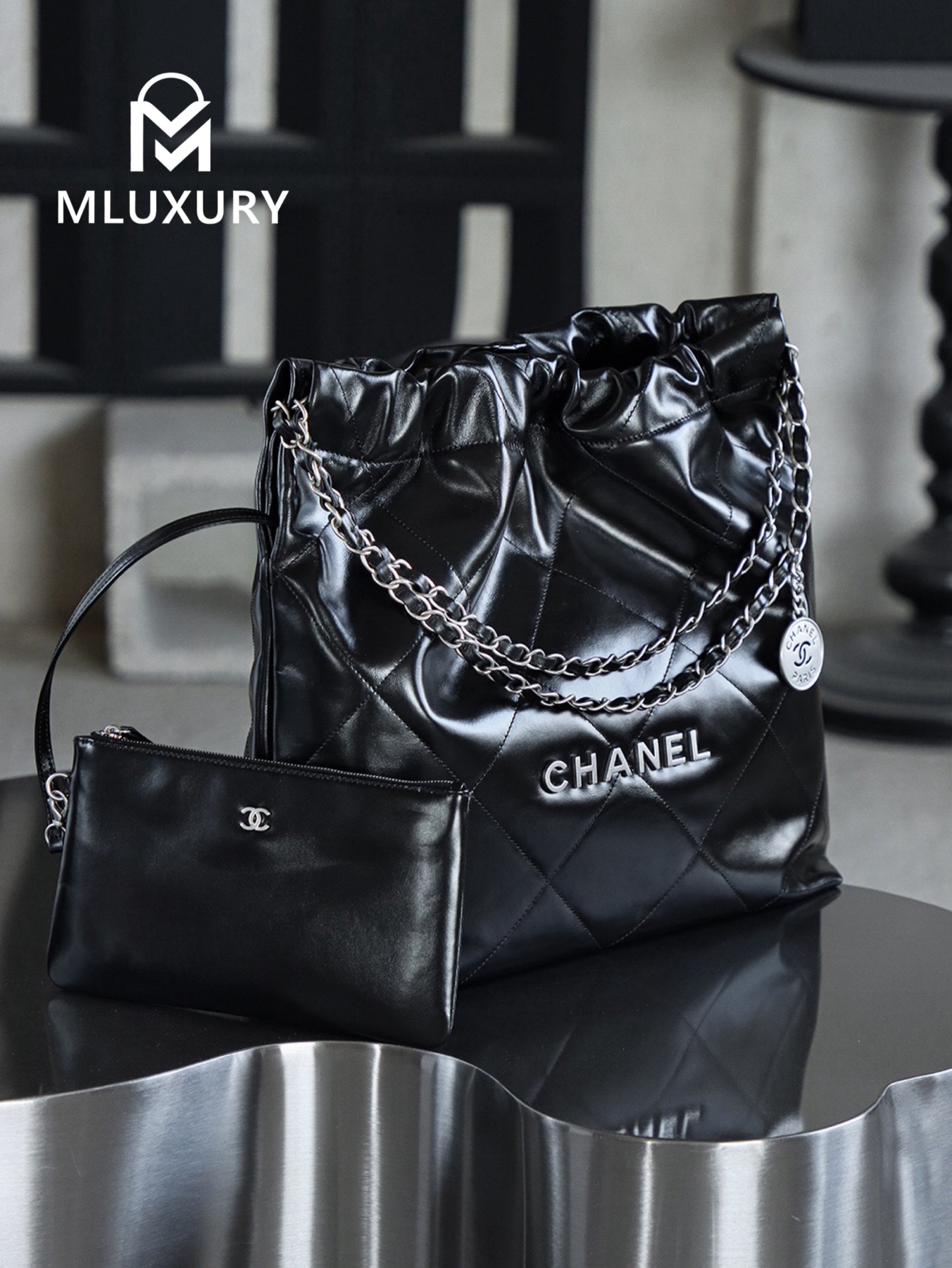 CHANEL 22 BAG (Medium), Black&Silver