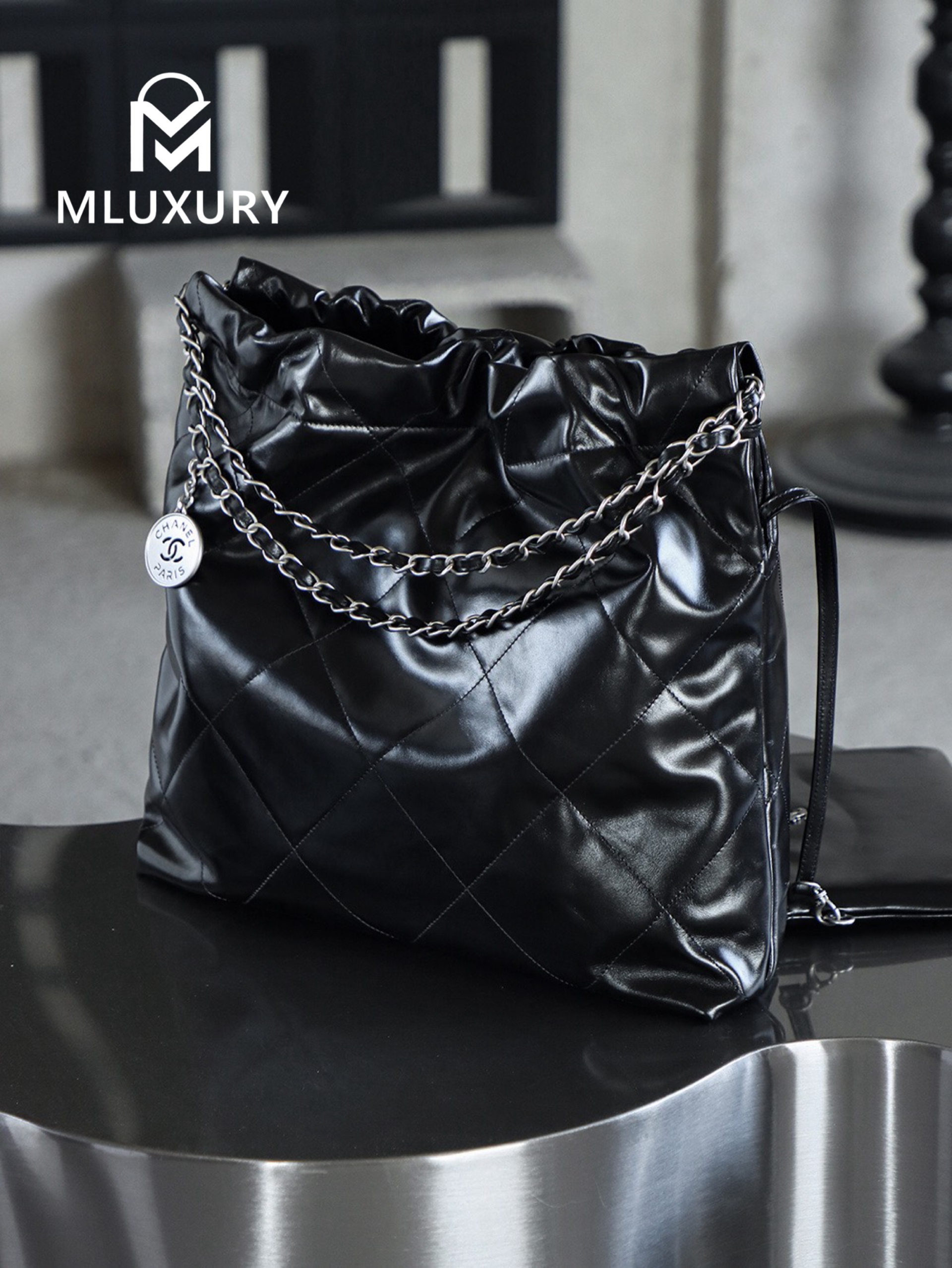 CHANEL 22 BAG (Medium), Black&Silver