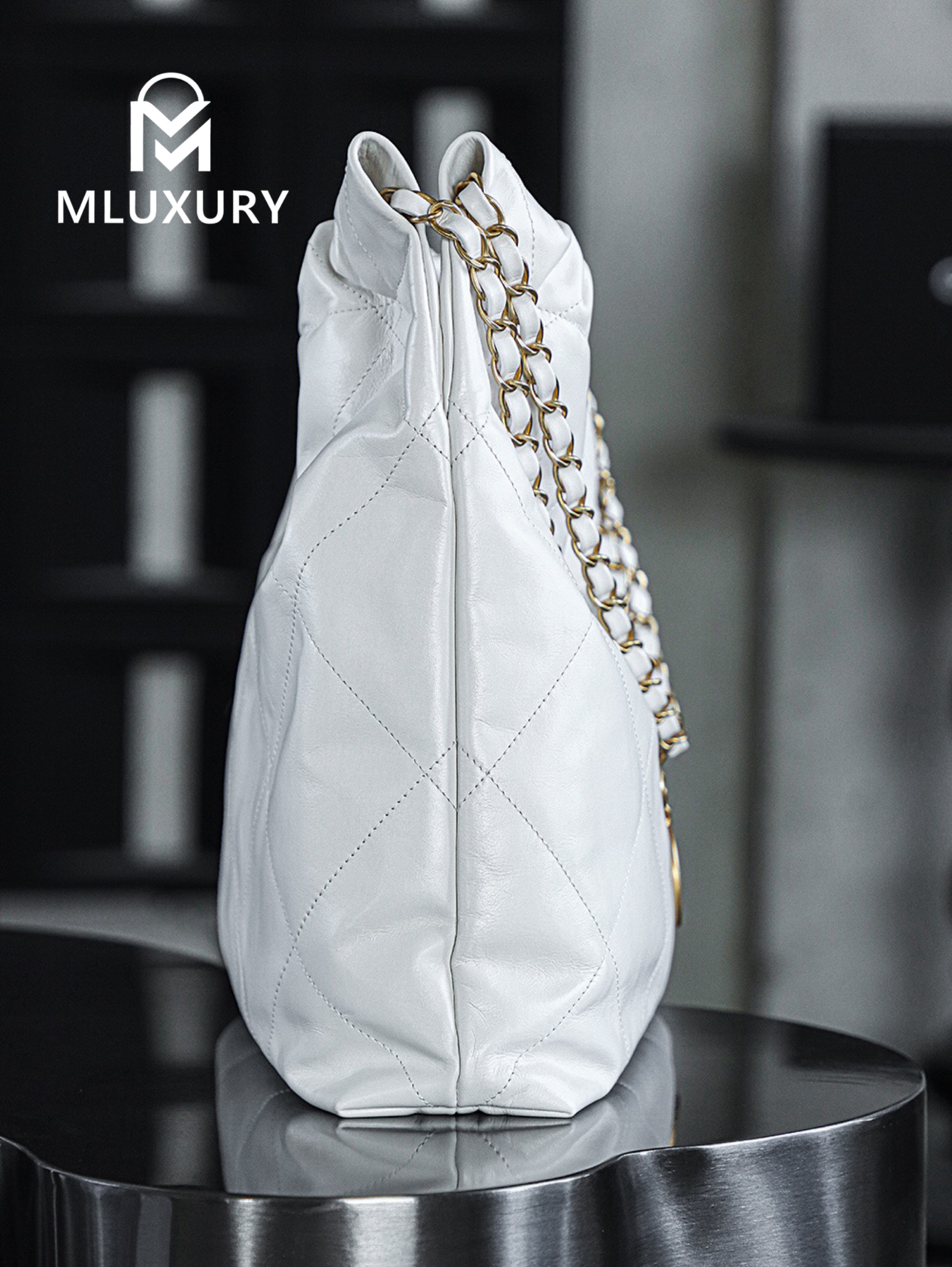 CHANEL 22 BAG (Medium), White&Gold