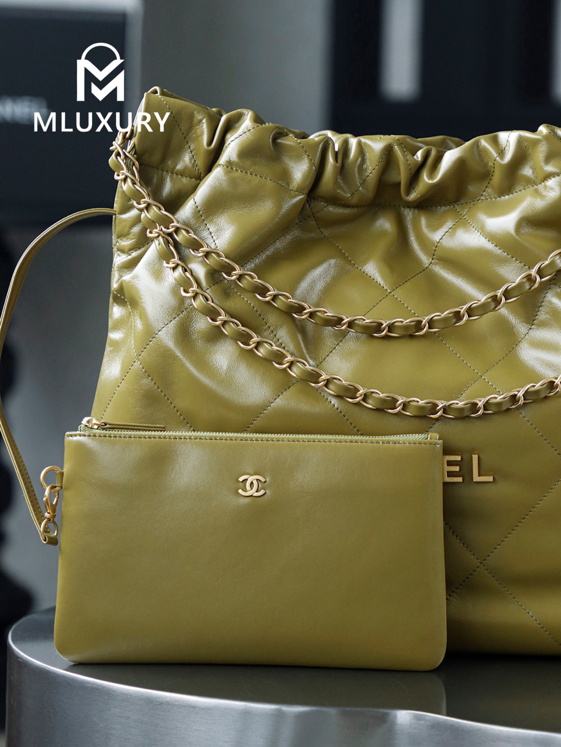 CHANEL 22 BAG (Medium), Green&Gold