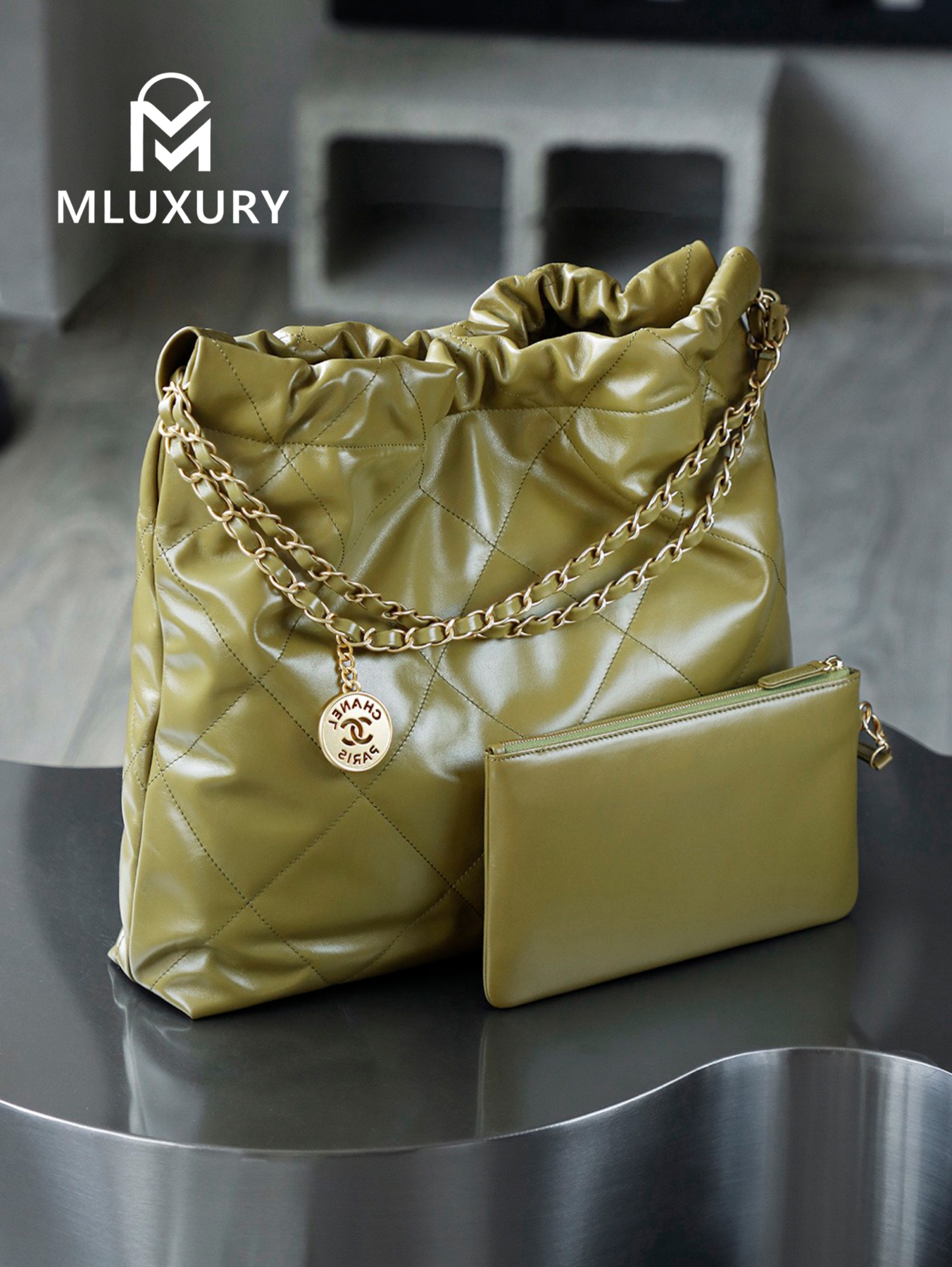 CHANEL 22 BAG (Medium), Green&Gold